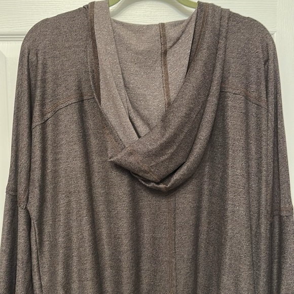 BD Collection pullover. Medium - Picture 7 of 7